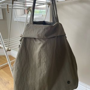 Lululemon on my level bag 1.0 Large 30L